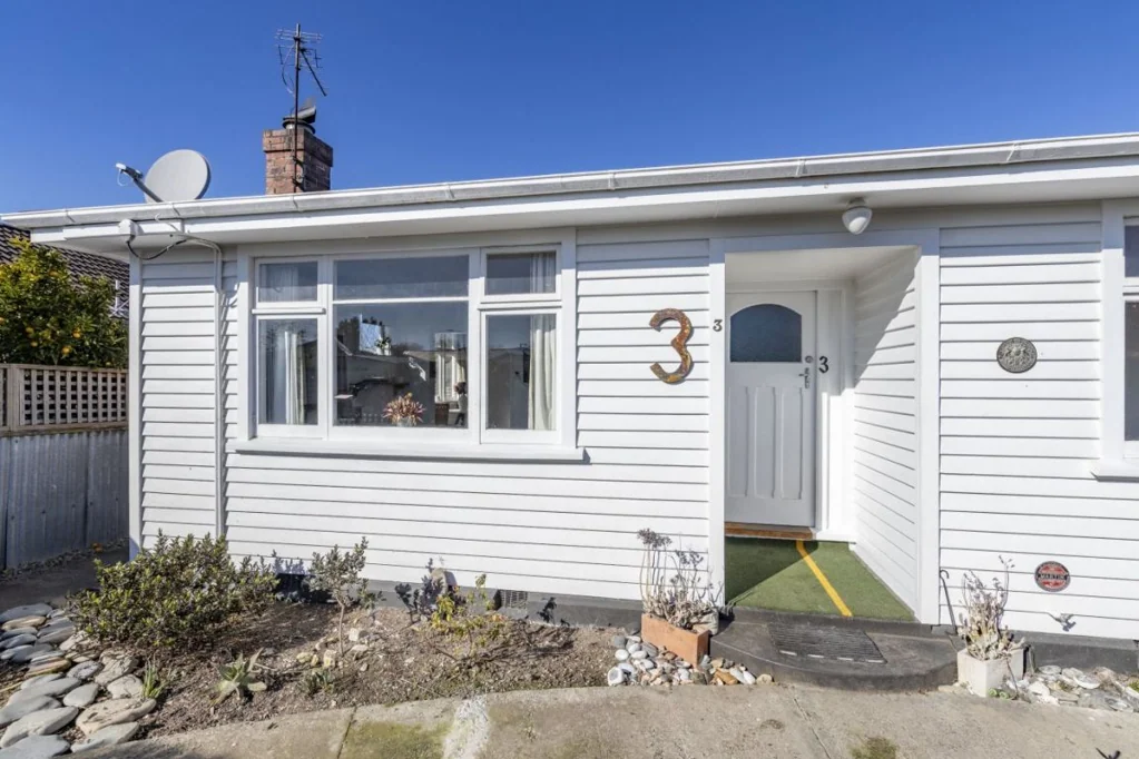 Rangiora 2Kwarto A Rare Find and a Brilliant Opportunity!