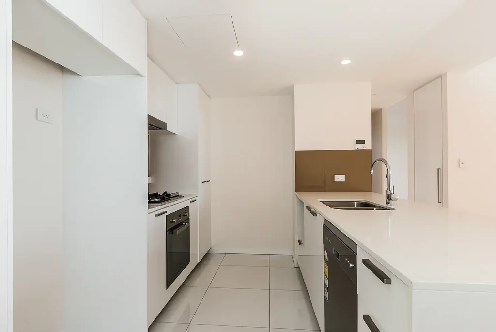 2 BEDROOM APARTMENT WITH 2 CAR SPACES