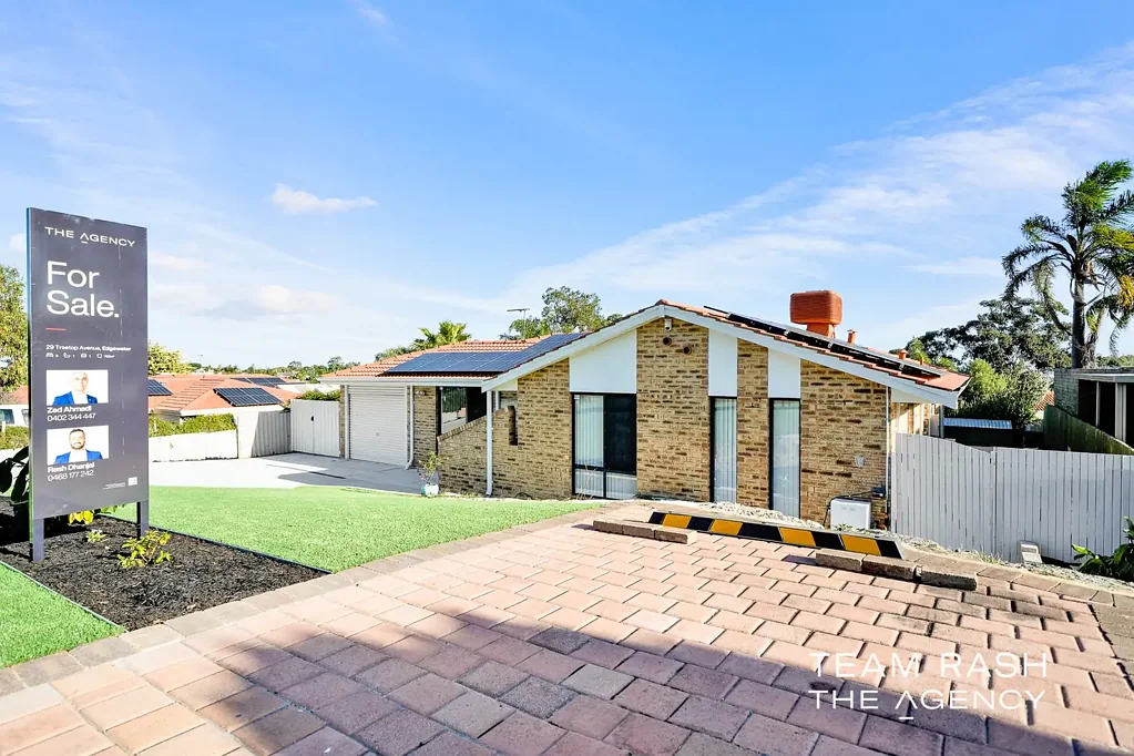 Edgewater 3 Bedroom Renovated & Refreshed Family Haven