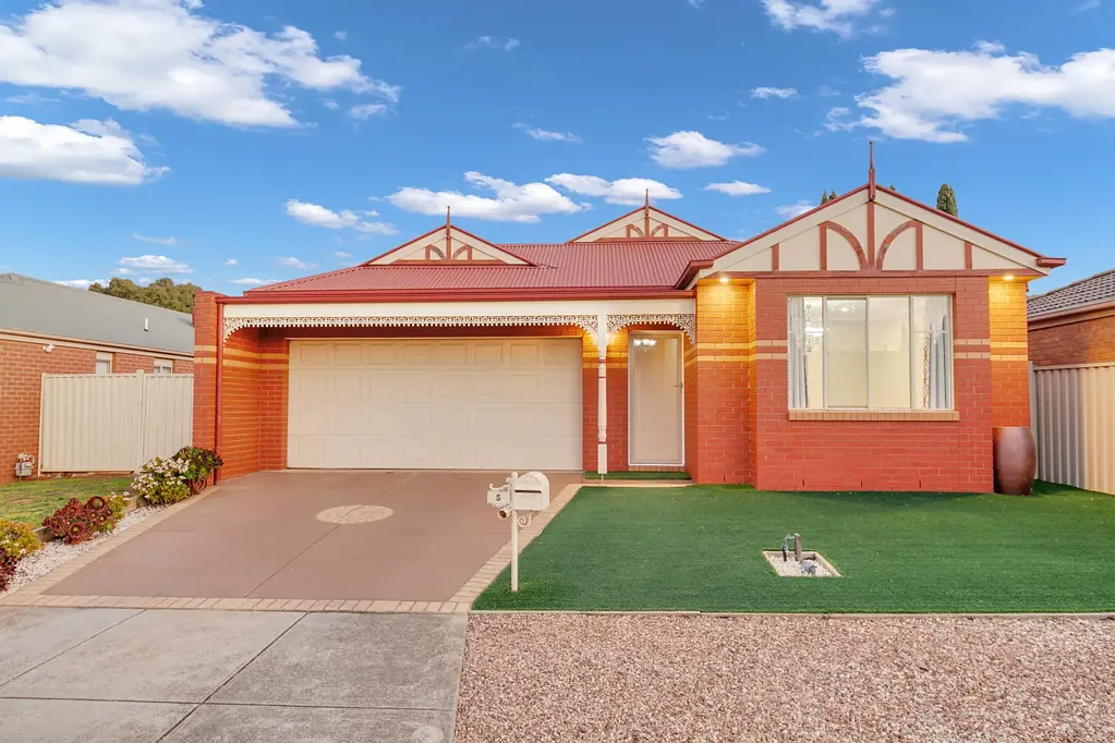 Caroline Springs 3બેડરૂમ Character Plus Charm Equals Perfect Family Home.