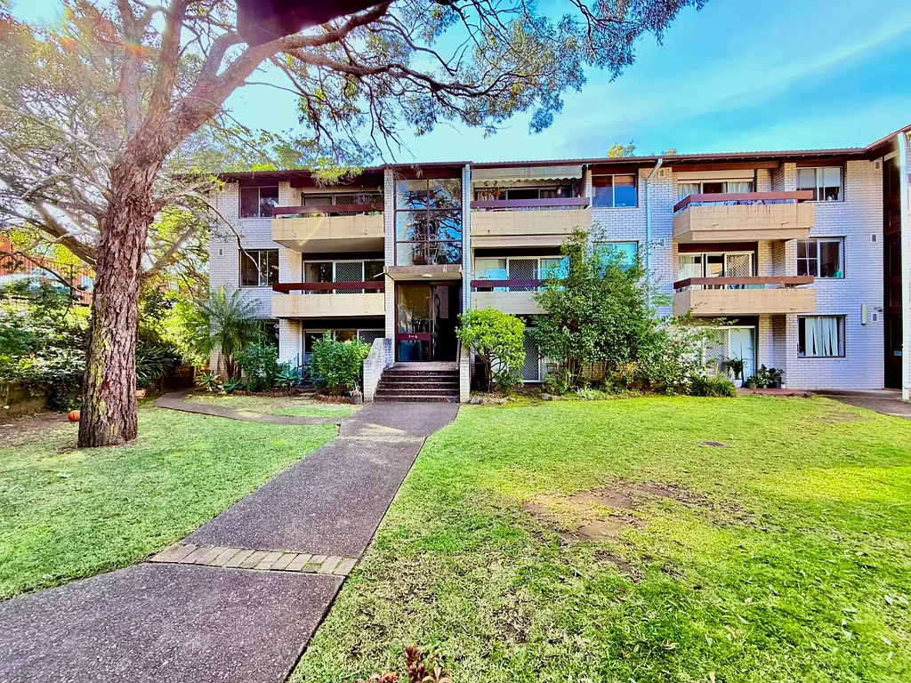 2 Bedroom Apartment In a Pool Complex