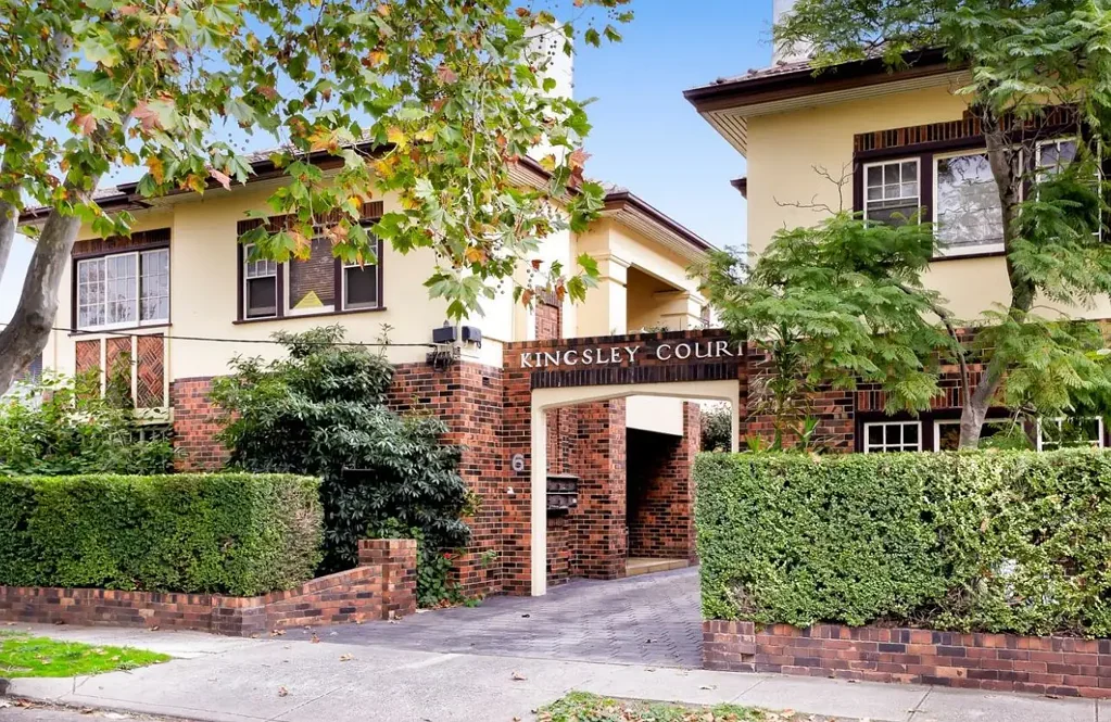 Preserved Art Deco - 2 bed + study