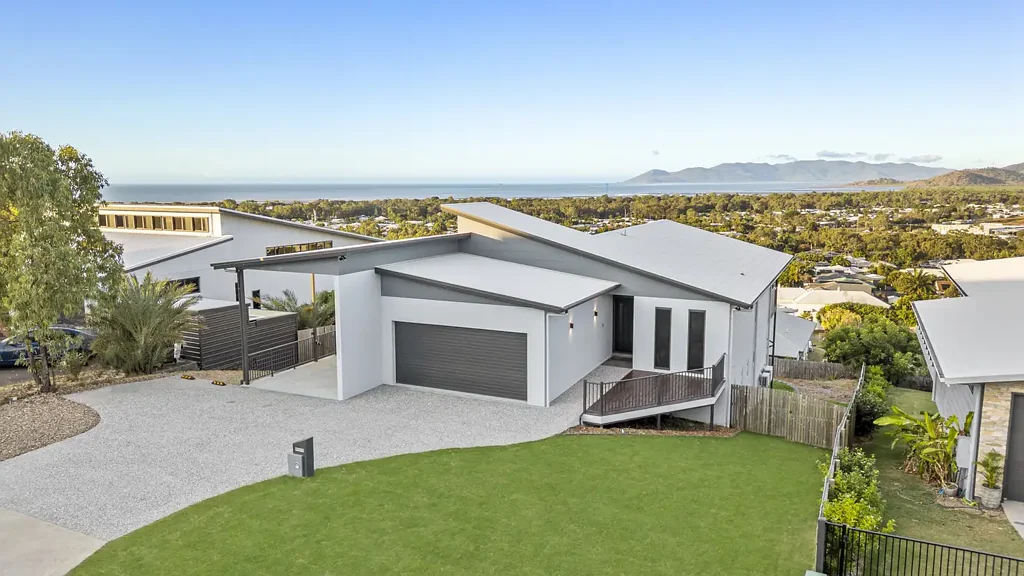 Bushland Beach 4 Slaapkamer Elevated Elegance with Breathtaking Views