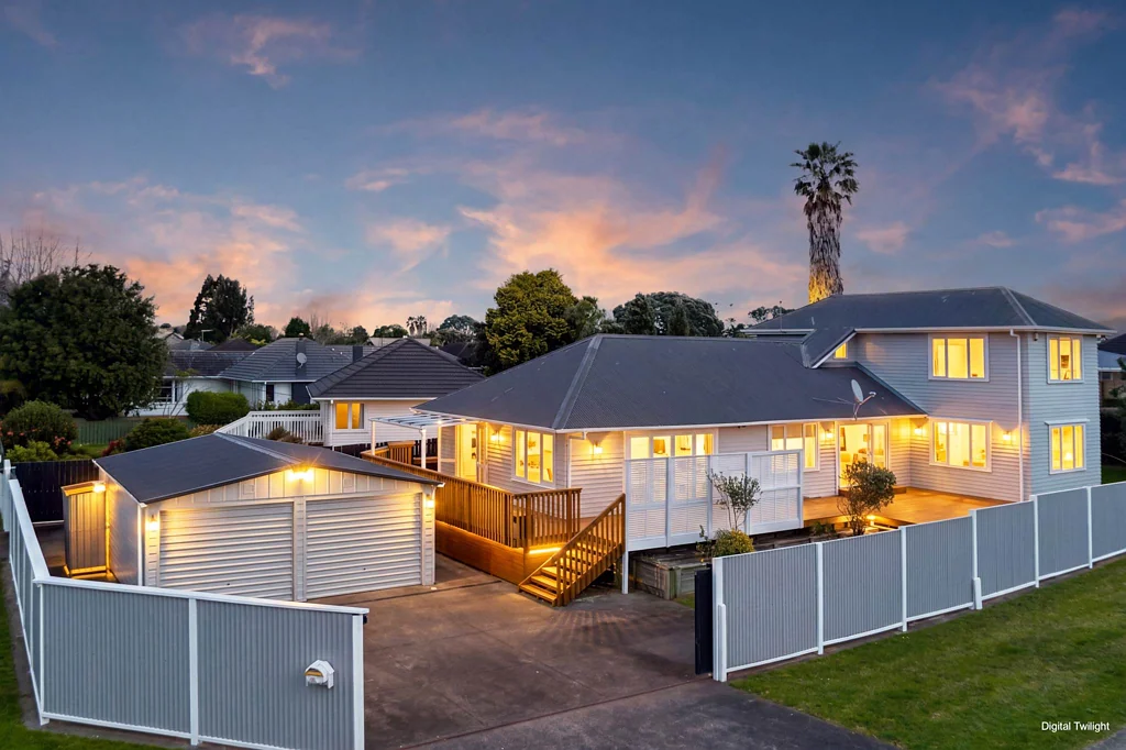 Te Atatu Peninsula 5房  Experience the Ultimate in Executive Family Living