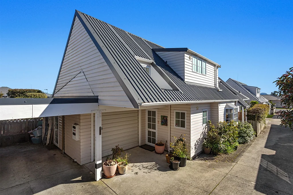 Whakatane 3બેડરૂમ Colonial Charm Meets Modern Comfort