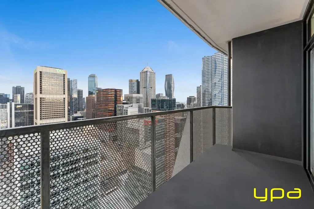 Melbourne 2ห้องนอน Rare CBD Find: 2 Car Spaces + Unmatched City Vistas