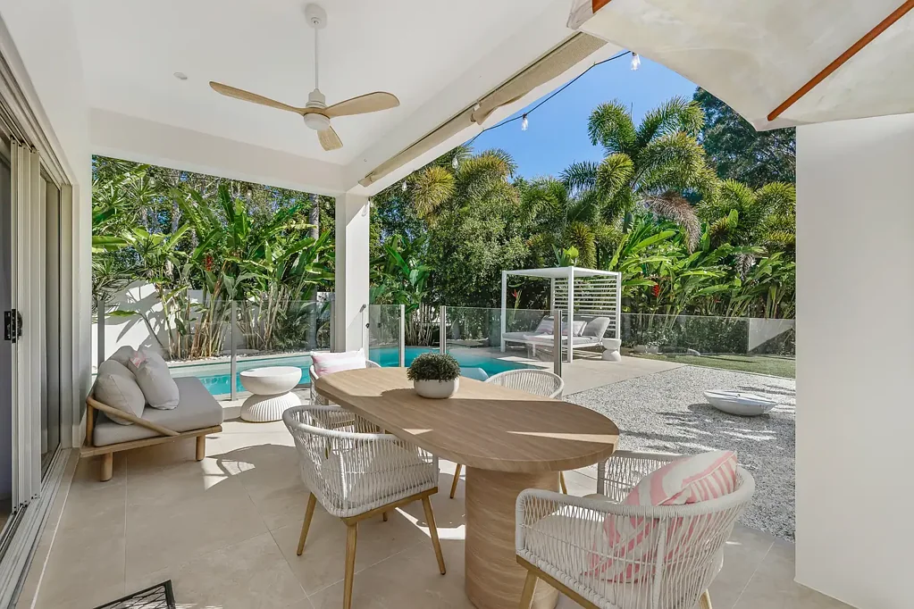 Benowa 3房  Villa Blanca a Private Tropical Oasis in Royal Pines Estate