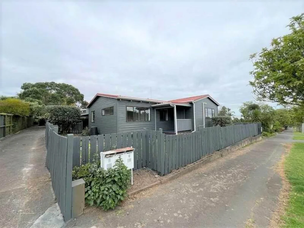 Sunny & spacious three Bedroom Family Home
