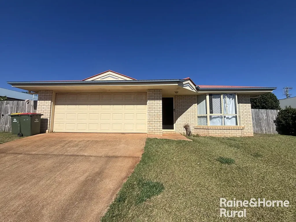 Kingaroy 4房  4 Bedroom Home with 2 bay shed!!