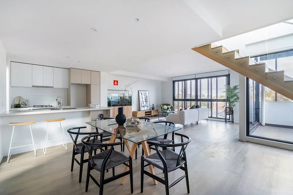 Maribyrnong 2غرفة نوم Double-Storey Townhouse-Style Apartment
