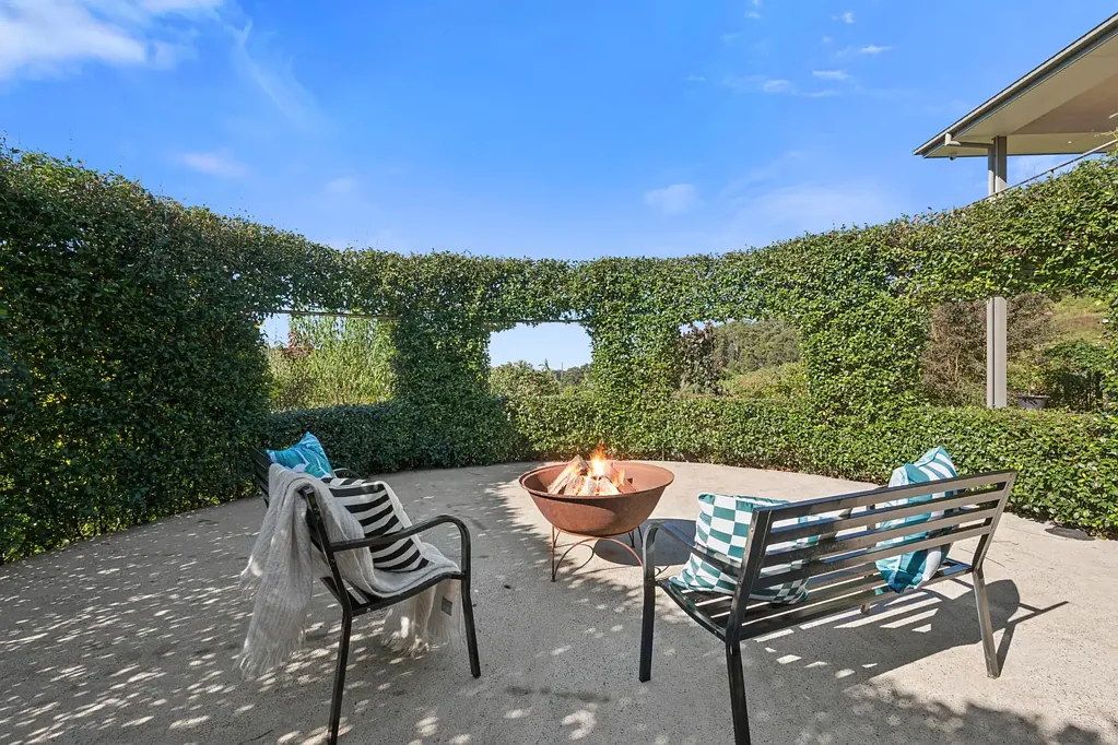 Korora 7chambre Tranquil Views, Garden Dreams: The Ultimate Dual-Living Coastal Retreat