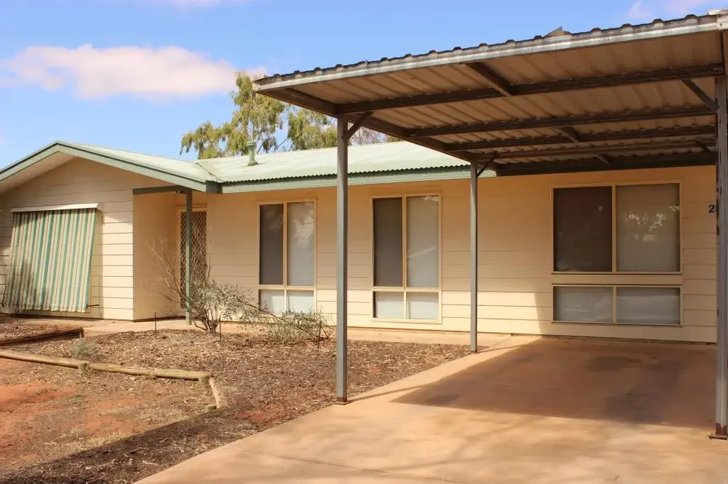 Roxby Downs 3ห้องนอน COMFORTABLE 3 BEDROOM