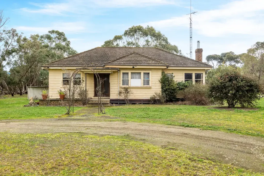 90 Broom Road, Lethbridge, VIC 3332