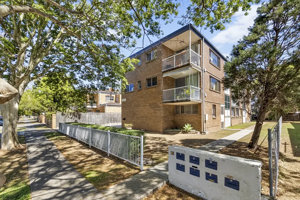 Coorparoo 2ਬੈੱਡਰੂਮ Renovated Comfort in a Convenient Coorparoo Setting