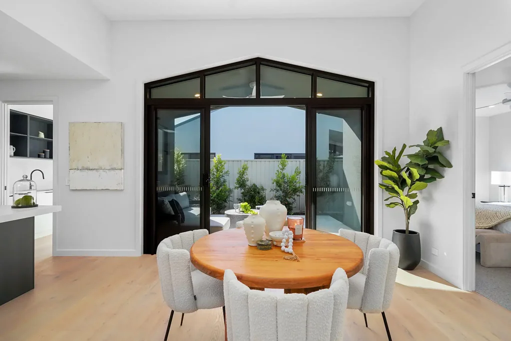 Fullerton Cove 3房  Luxury Living Awaits in a New Over 55s Community.