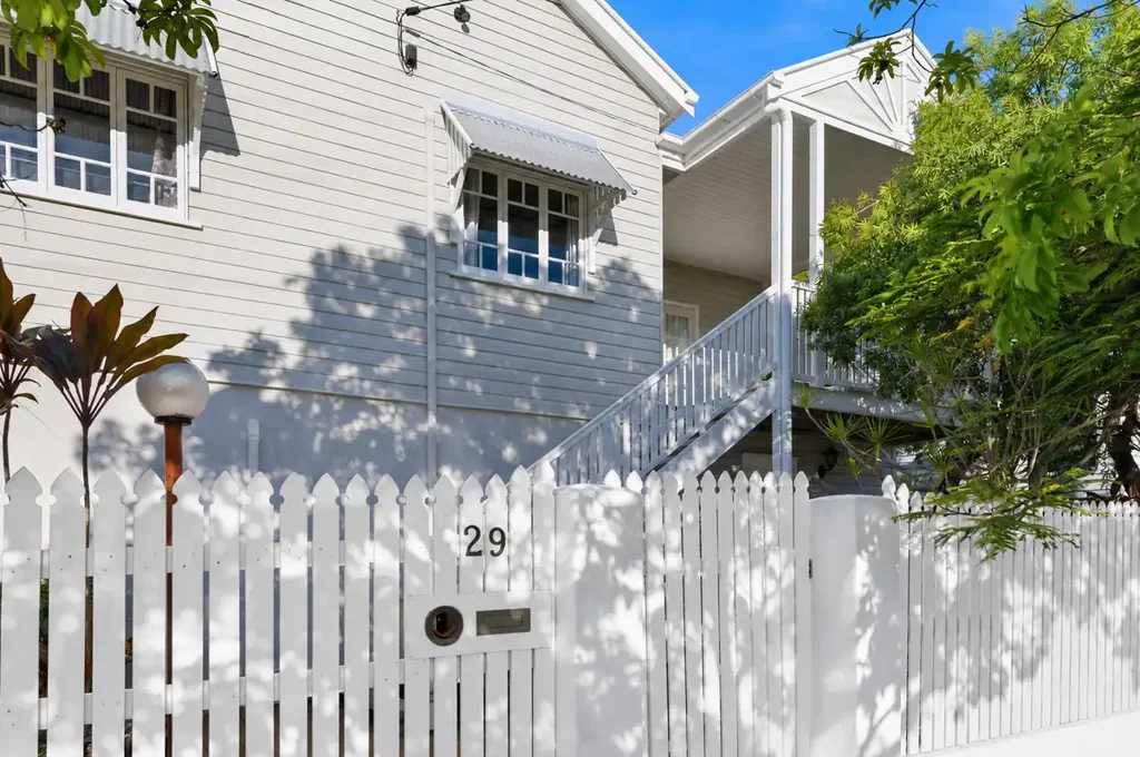 Kedron 3ਬੈੱਡਰੂਮ Renovated Two-Level Queenslander with Versatile Dual Living