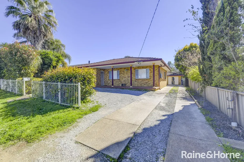 Tamworth 4 Bedroom Huge Block, Dual Income Potential!