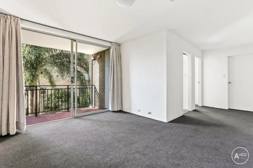 NORTH FACING 2 BEDROOM APARTMENT NEXT TO CENTENNIAL PARK
