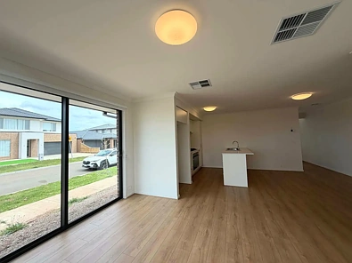 ਰਹਿਣ ਵਾਲਾ ਕਮਰਾ - 15 Husk Road, Tarneit, VIC 3029