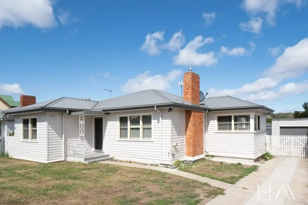 Youngtown 3ਬੈੱਡਰੂਮ Renovated & Tenanted + Future Development Potential (STCA)