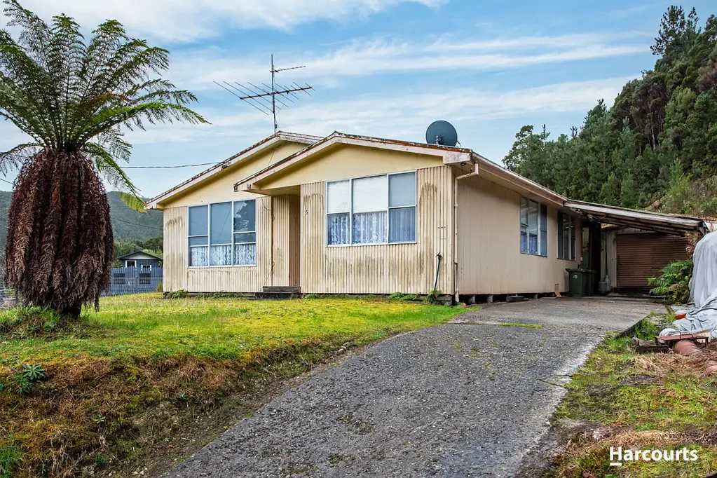 Queenstown 3Zimmer Privacy, Space & Potential at the End of the Street!