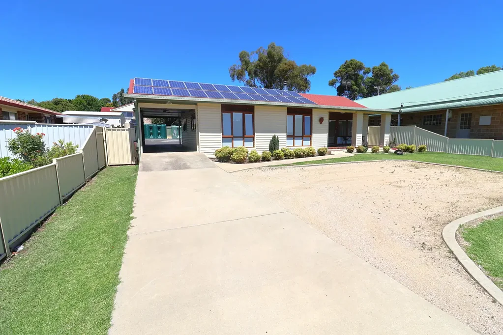 Glen Innes 3房  AN AMAZING HOME - FEATURES GALORE