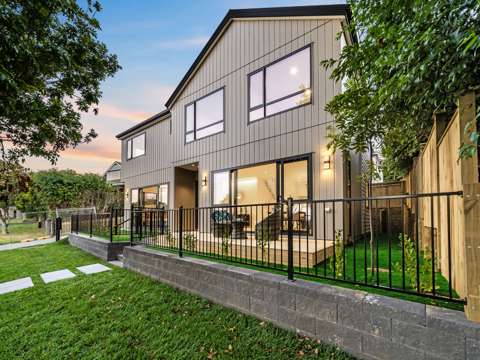 Meadowbank 4房 全新双层奢居 Rangitoto景观尽收眼底 10分钟至奥克兰市中心 生活从此不同！ Brand Spanking New