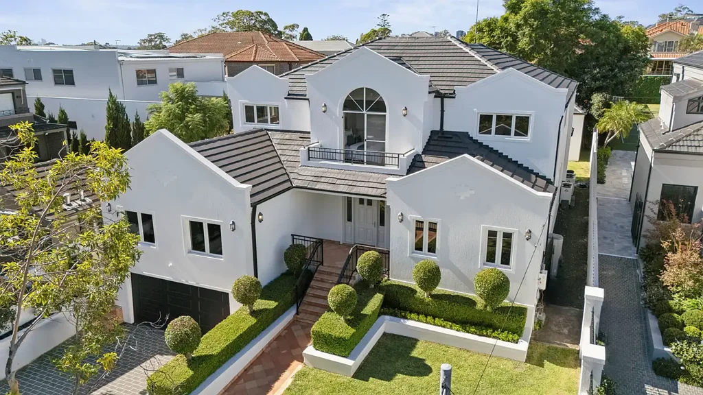 Strathfield 6房  Grand family living in a prestige Strathfield address