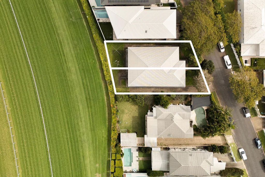 Hendra 8 Slaapkamer Selling at Auction - Blue-Chip Unit Block with Vacant Possession