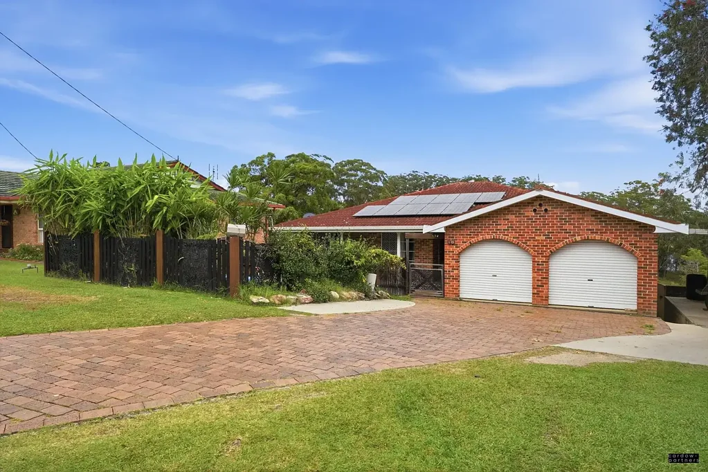 Urunga 5房  Solid 5 Bedroom Family Home with Pool
