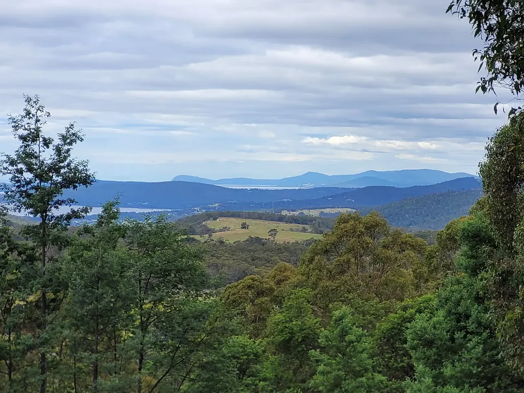 Neika Beautiful Mountain Bush Property of 26 Ha, 15 mins from Hobart CBD