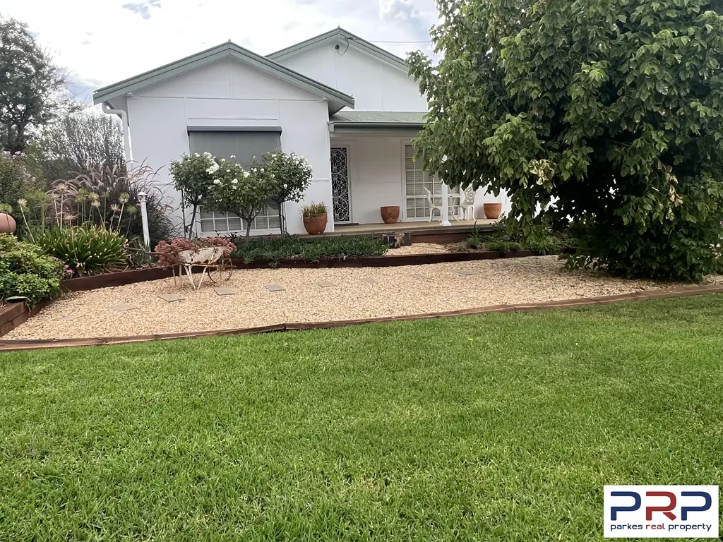 1 Waratah Street, Parkes, NSW 2870