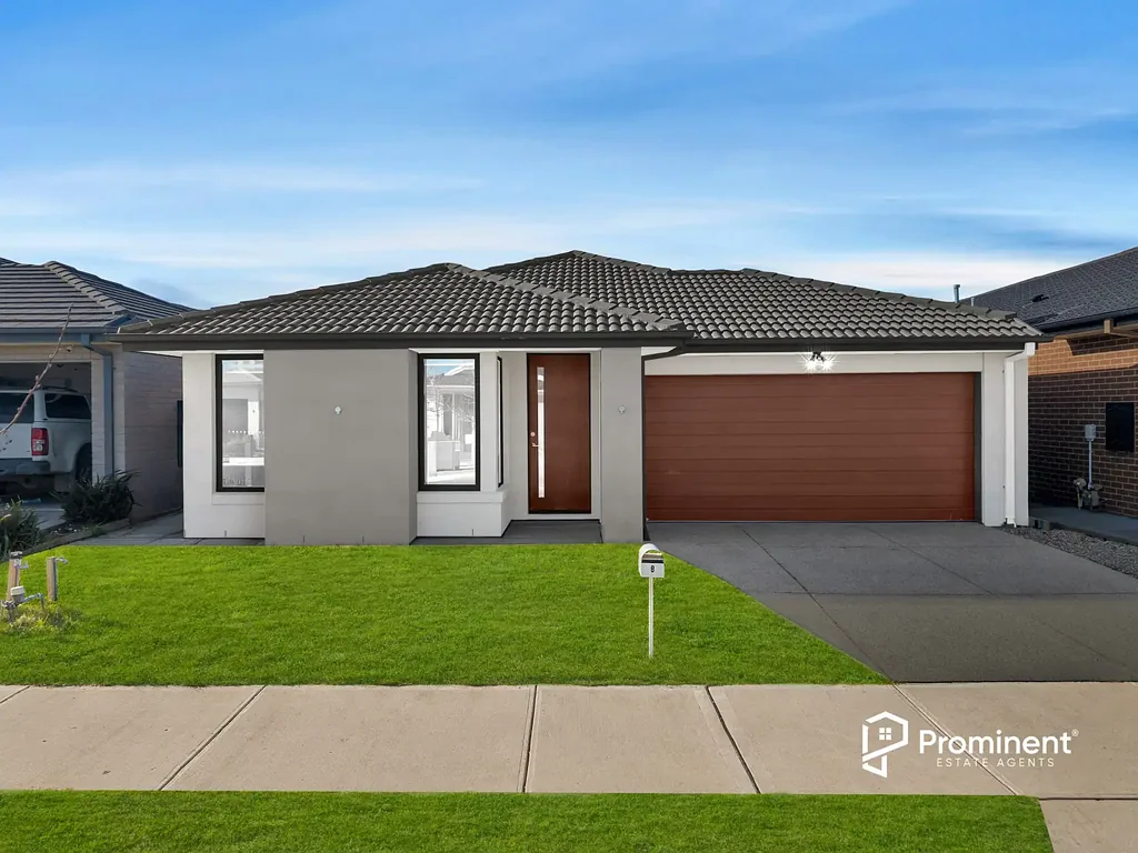 Clyde 4 Bedroom Nearly New Family Favourite in a Highly Sought-After Location