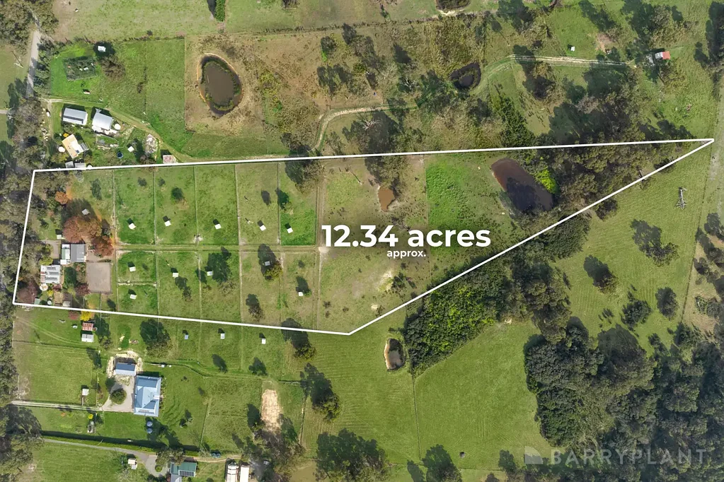 Macclesfield 4房 占地12.3英亩 马匹专属设施 宽敞厨房餐厅 四卧主套房 分体式冷暖 全新地毯 太阳能电池板 多个棚屋 大型车间 双车库 骑乘小径 PREMIUM EQUINE PROPERTY ON 12.3 ACRES