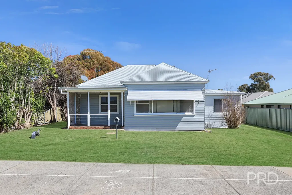 Quirindi 3 Bedroom Large Family Home on a Rare Double-Sized Block with Powered Sheds & Rear Lane Access