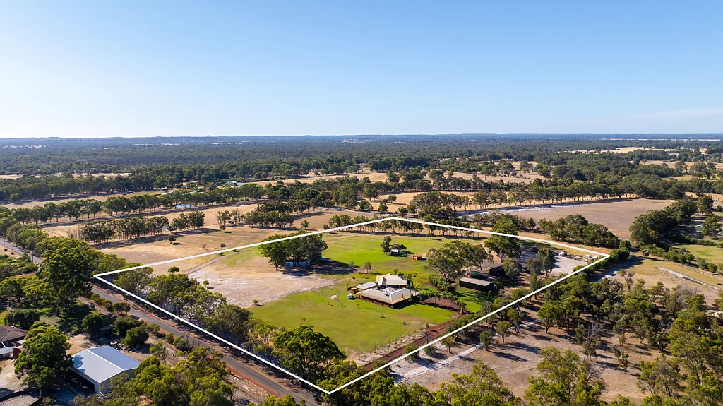 Serpentine 6 Bedroom Landmark rural estate - the home of Outback Country Music.