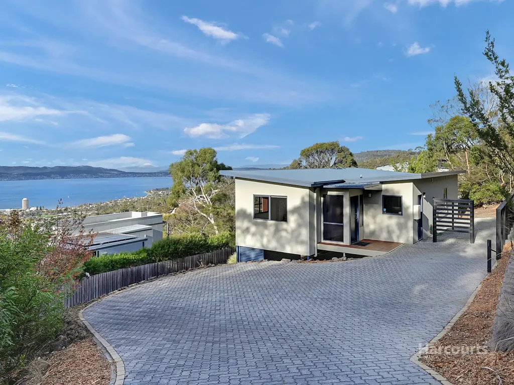 Tolmans Hill 2房  Heavenly haven on Hillcrest - views, space, potential