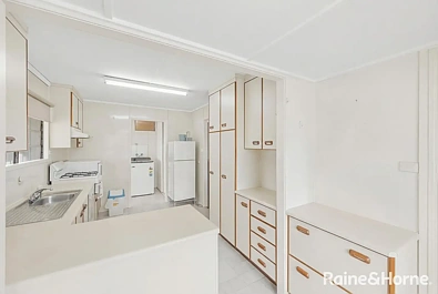 27 Hunter Street, West Gladstone, QLD 4680, 4 Bedrooms, 1 Bathrooms, House