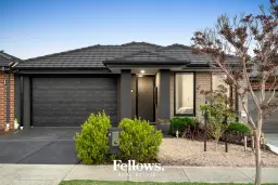 4 Trainers Way, Clyde North