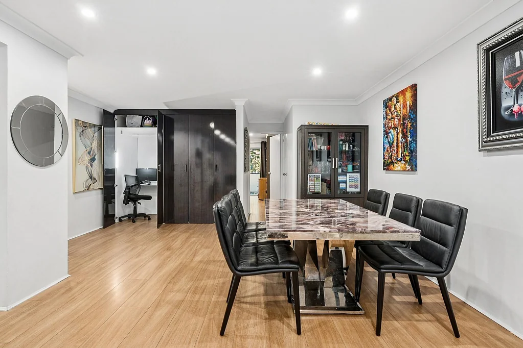 Lane Cove 3कमरा Expansive, leafy location and exceptional convenience