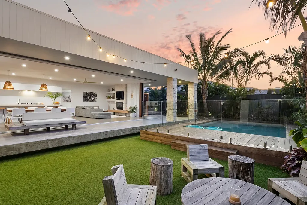 Kingscliff 3Kwarto Coastal Luxury Meets Relaxed Beachside Living – Steps from Casuarina Beach