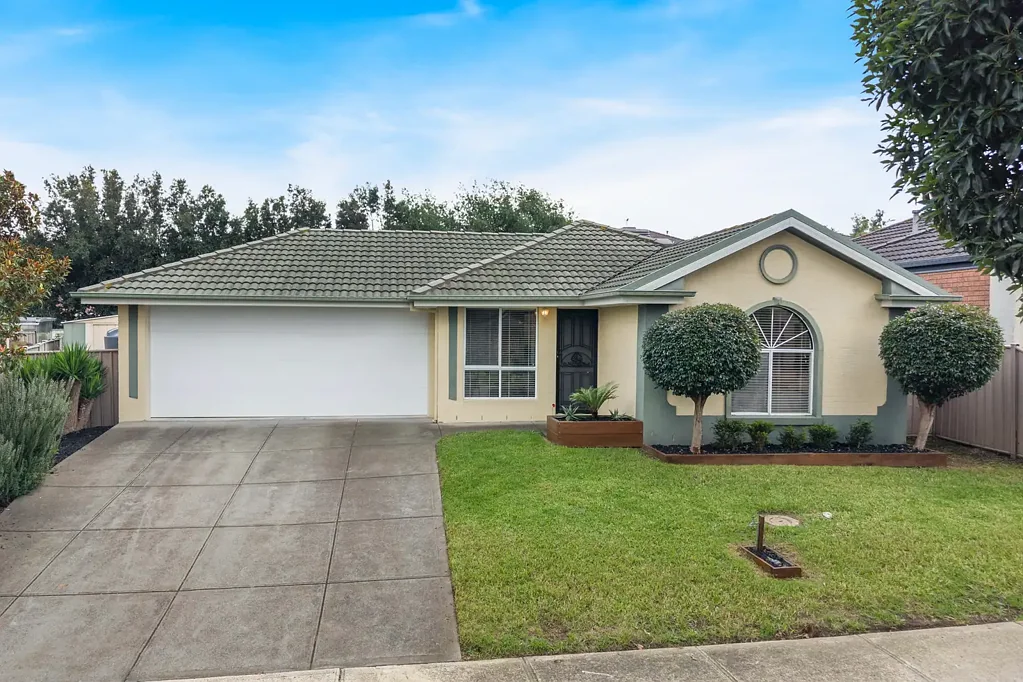 Craigieburn 3房 Craigieburn 675m2宽地块 精美翻新 现代舒适 宽敞家庭空间 多个生活区 巨大户外娱乐 双车位车库 优质装修 全年舒适 The Ultimate Family Entertainer on 675m2