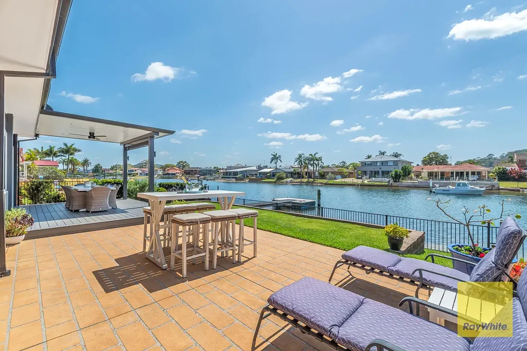 St Huberts Island 3ਬੈੱਡਰੂਮ North-East Facing Waterfront with Private Jetty, Mooring & Slipway