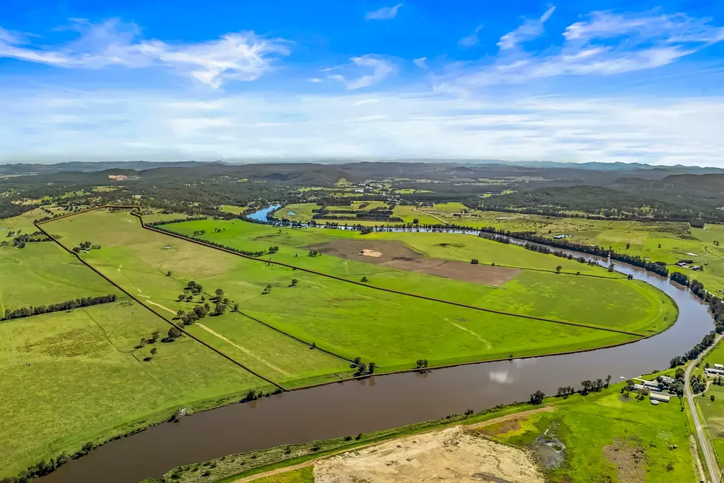 Seaham  Premium 122ha Riverfront Grazing Holding