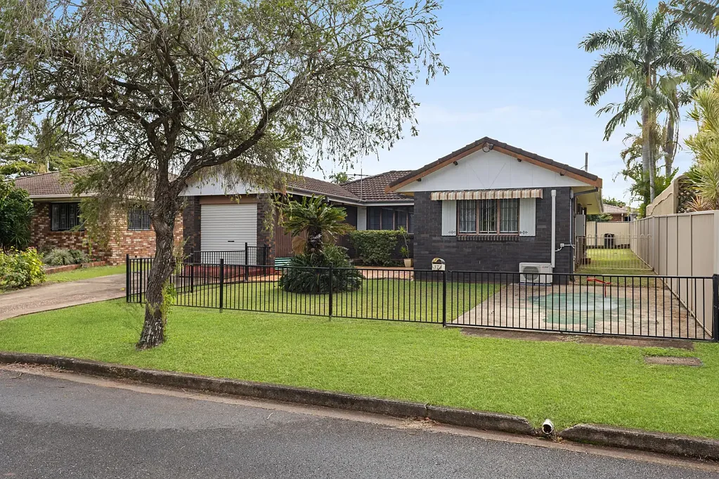 Clontarf 3બેડરૂમ Endless Potential with Side Access & Large Shed