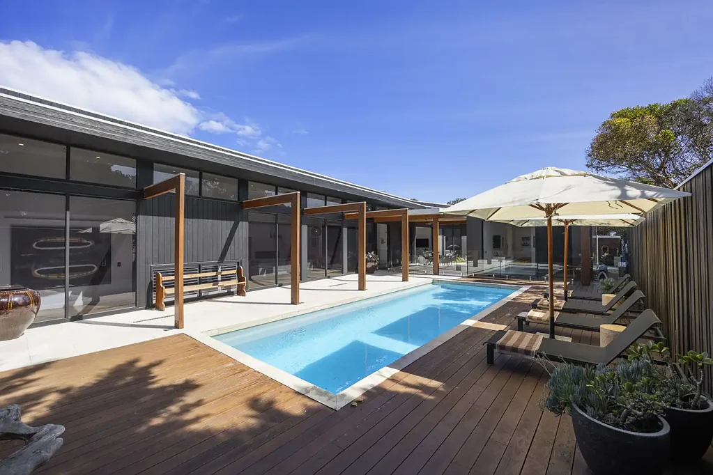 Blairgowrie 5ห้องนอน Resort-Style Living Moments from Pearses Beach
