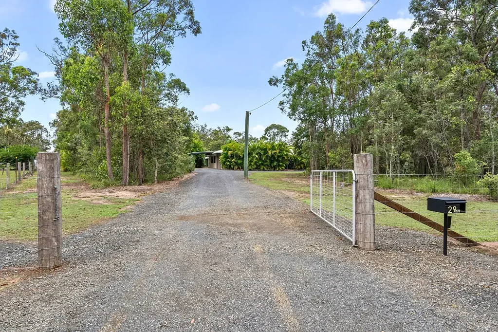 Torbanlea 4 Bedroom Hidden Oasis - Comfortable and convenient