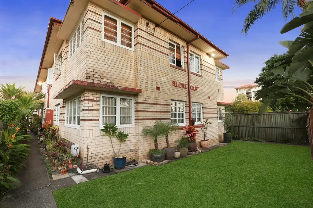 Clayfield 2房 《永恒的装饰艺术魅力，位于优越的Clayfield位置》 Timeless Art Deco Charm in Prime Clayfield Position