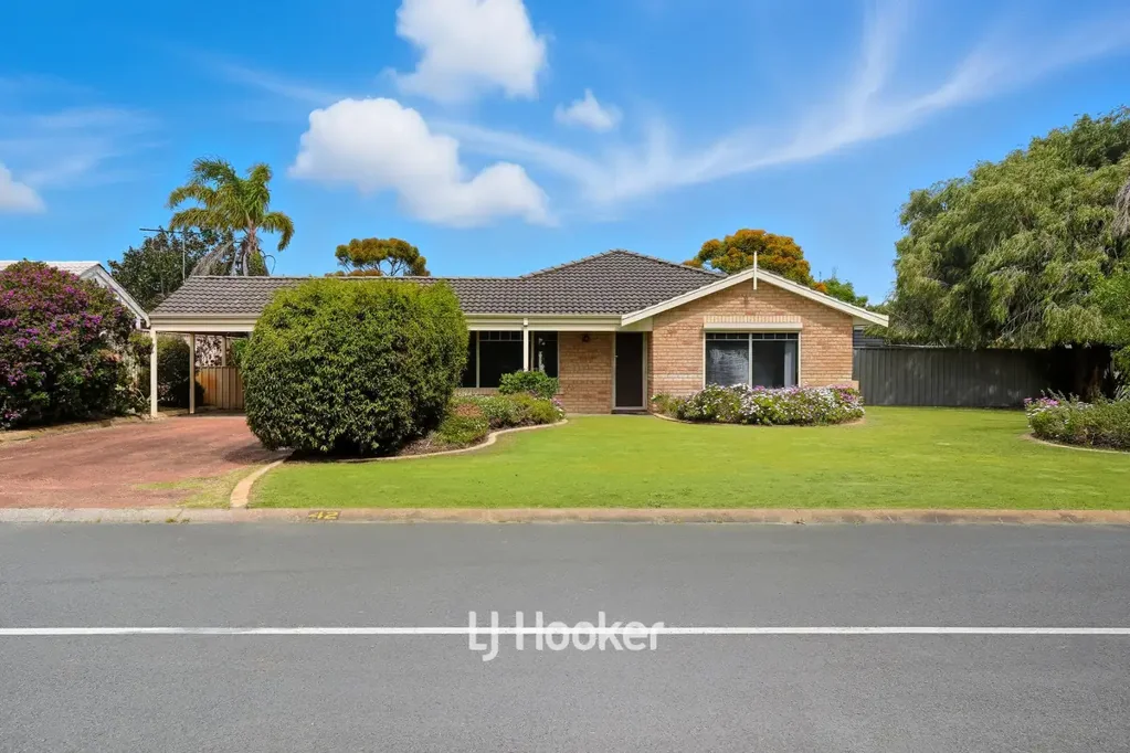 Spacious Family Home with Side Access - Close to Shops, Scho