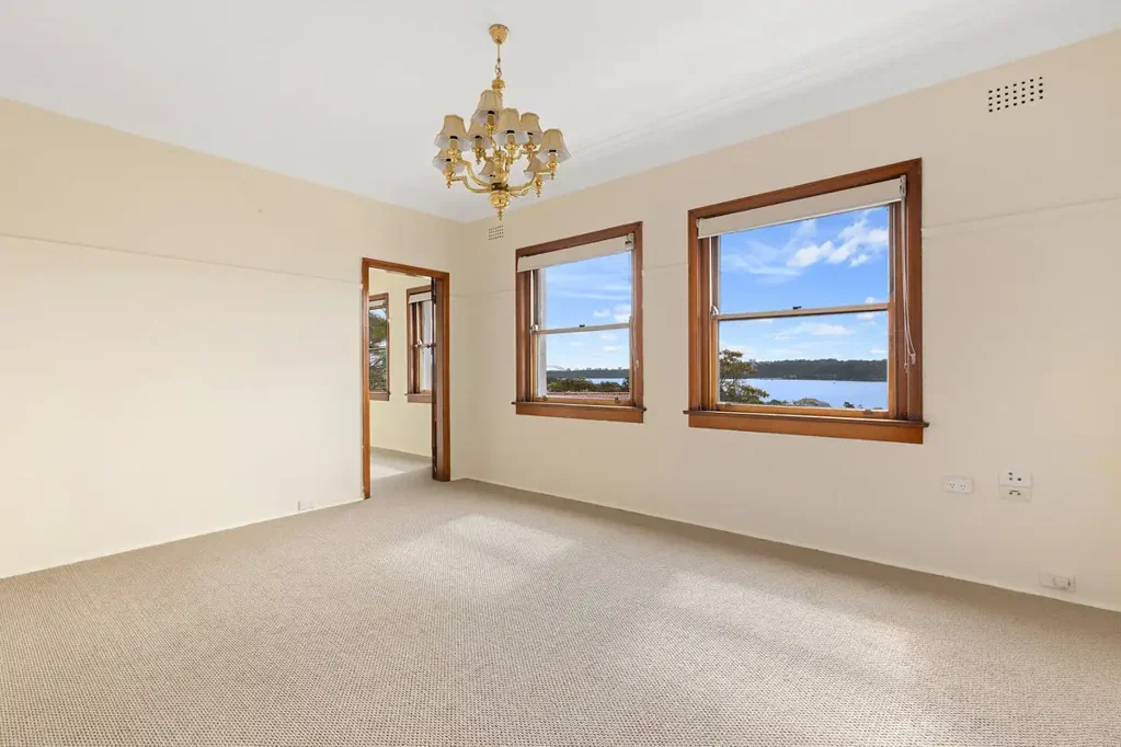 STUNNINGLY RENOVATED APARTMENT IN SOUGHT AFTER LOCATION WITH SPECTACULAR HARBOUR VIEWS